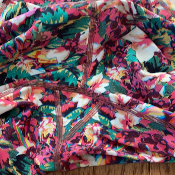 NWOT, lululemon 🌈 leggings, 7/8 length, size 6 - Picture 5 of 6